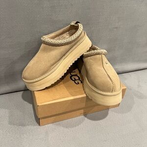 Ugg Tazz Platform Slipper Mustard Seed, Size 6 or 37, lightly used, no box